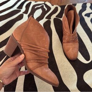 Bernardo Felicity leather Heeled ankle boots/booties Sz 8 cognac brown Slip on